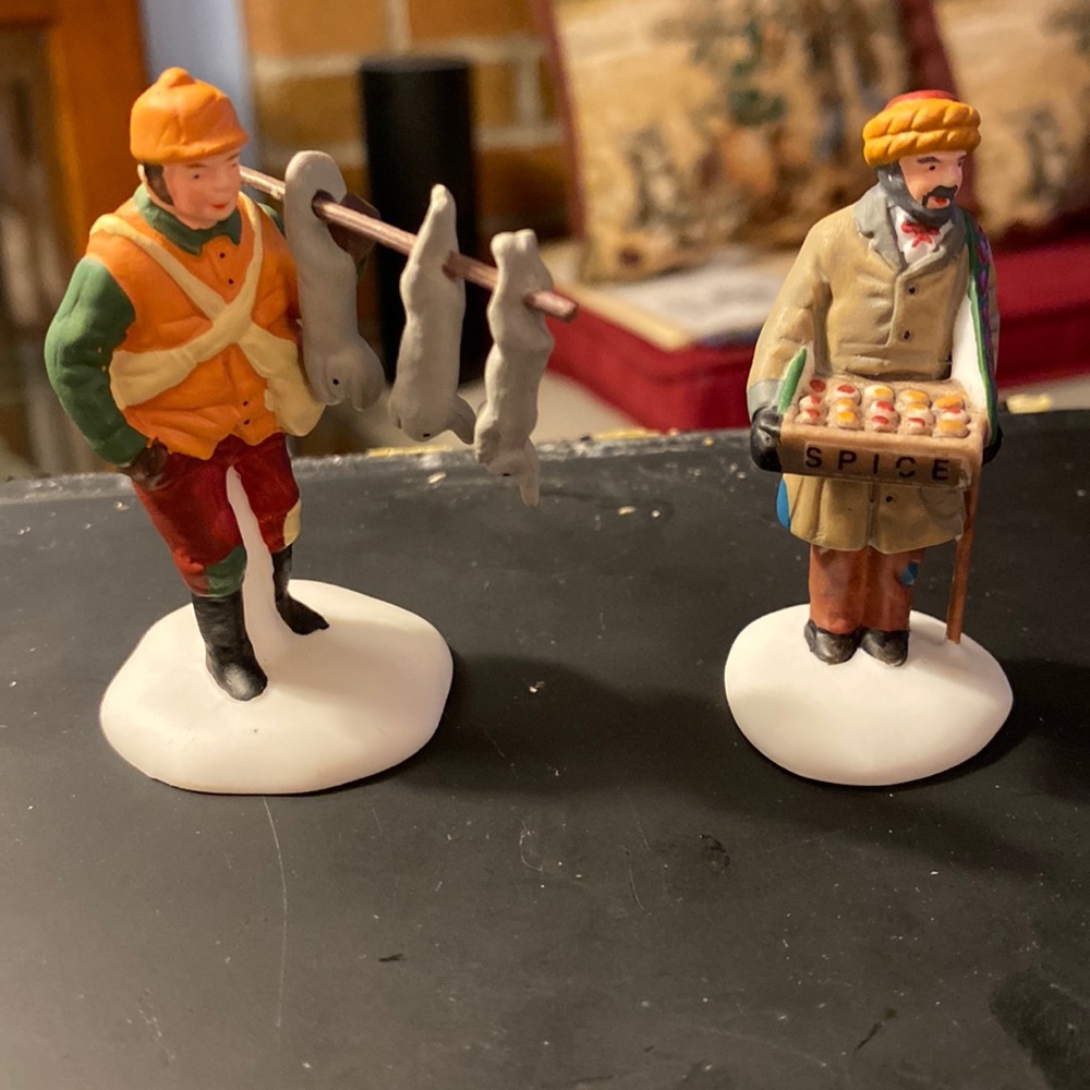 Dept. 56 Heritage Village Collection. Village Street Peddlers